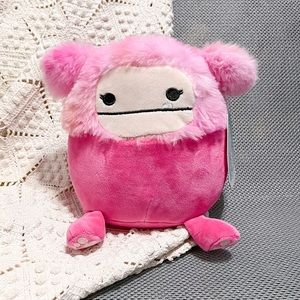 7.5” Caparinne / Hailey the Pink Bigfoot Squishmallow | BNWT